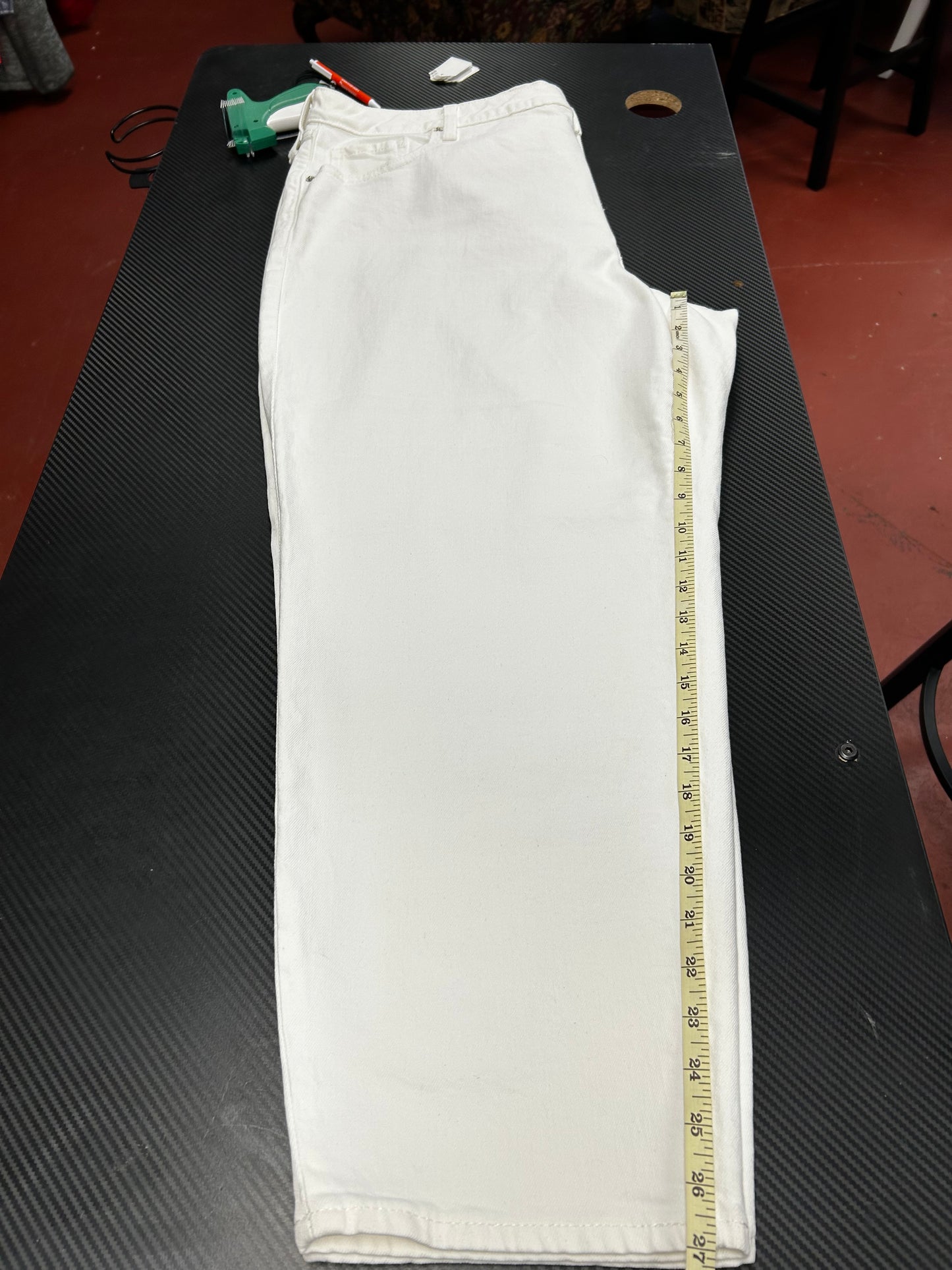 Old Navy Plus size White Jeans Size 22