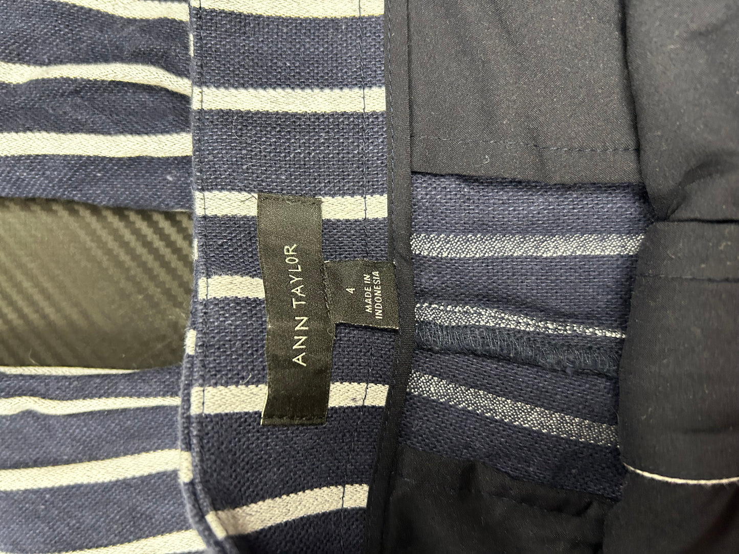 Ann Taylor Size 4 Crop Pants