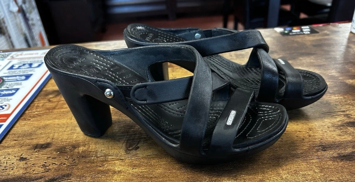 Crocs Cyprus IV Sandals Women's Size W8 Black Strappy Heel Platform